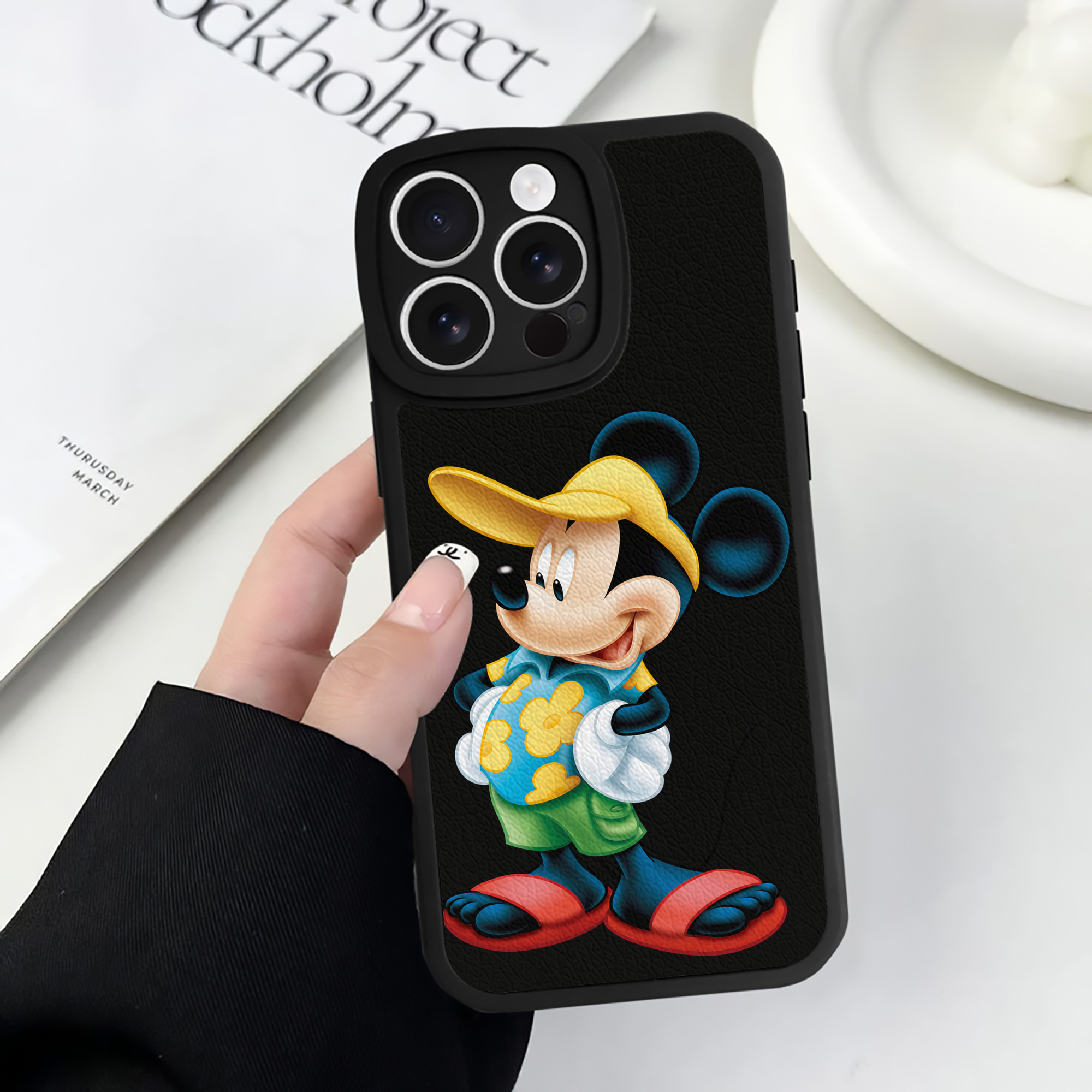 （画像用） ミッキーマウス Mickey Mouse 【iPhone 16シリーズ対応】シリコンスマホケース（レザー調） 材質：シリコン